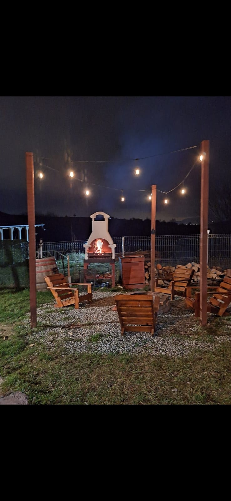 Seri lângă foc de tabără